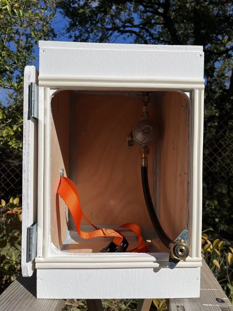 Fabriquer un caisson de gaz étanche pour le VASP Caravane.
