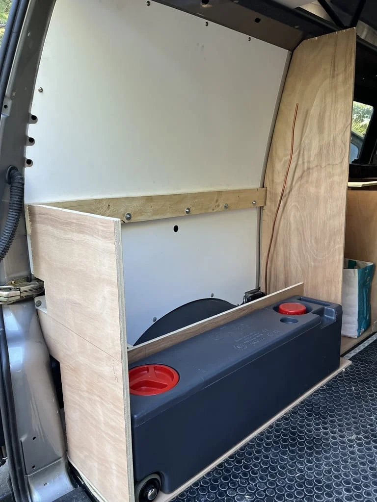 Création d'un circuit d'eau dans un VW T4 aménagé VASP